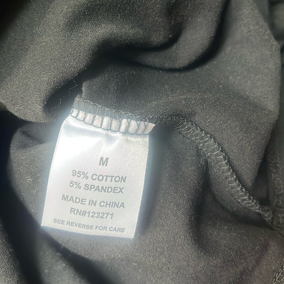 NWOT   Cropped baby Tee - Picture 4 of 6